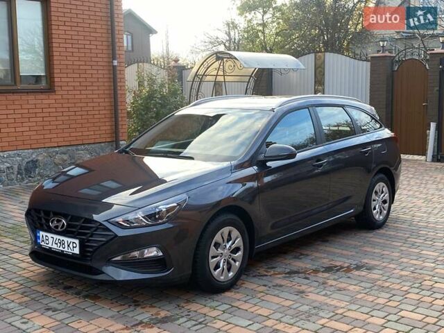 Серый Хендай i30, объемом двигателя 1.5 л и пробегом 3 тыс. км за 19999 $, фото 2 на Automoto.ua