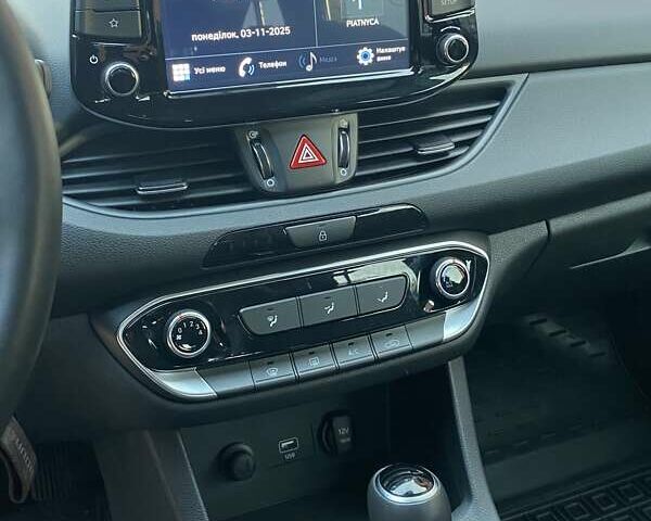 Серый Хендай i30, объемом двигателя 1.5 л и пробегом 3 тыс. км за 19999 $, фото 22 на Automoto.ua