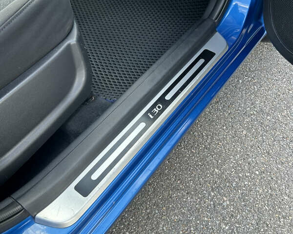 Синій Хендай i30, об'ємом двигуна 1.4 л та пробігом 212 тис. км за 5700 $, фото 3 на Automoto.ua