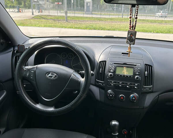 Синій Хендай i30, об'ємом двигуна 1.4 л та пробігом 212 тис. км за 5700 $, фото 5 на Automoto.ua