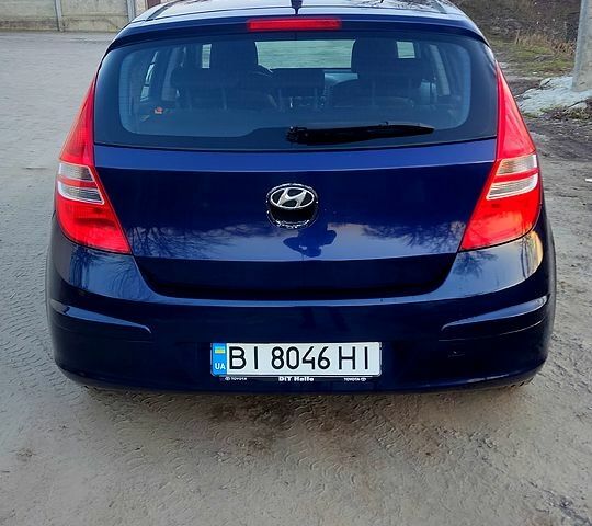 Синий Хендай i30, объемом двигателя 1.4 л и пробегом 183 тыс. км за 5600 $, фото 5 на Automoto.ua