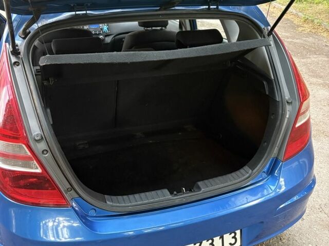 Синий Хендай i30, объемом двигателя 1.4 л и пробегом 223 тыс. км за 2500 $, фото 3 на Automoto.ua