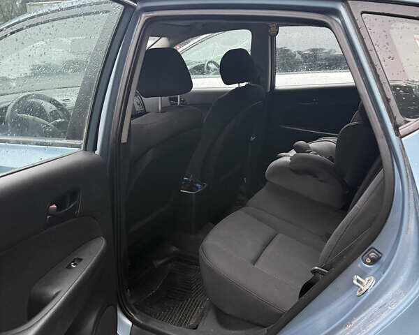 Синий Хендай i30, объемом двигателя 1.4 л и пробегом 124 тыс. км за 4500 $, фото 4 на Automoto.ua