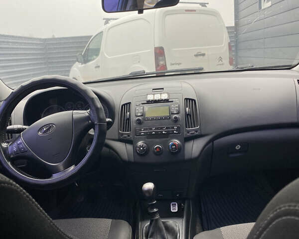 Синий Хендай i30, объемом двигателя 1.4 л и пробегом 194 тыс. км за 5500 $, фото 11 на Automoto.ua