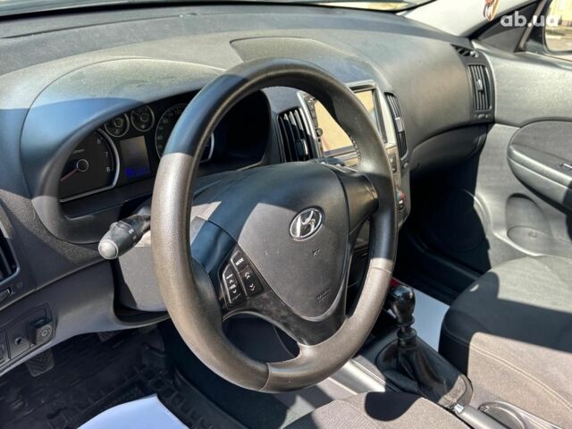 Синий Хендай i30, объемом двигателя 1.4 л и пробегом 265 тыс. км за 5350 $, фото 21 на Automoto.ua