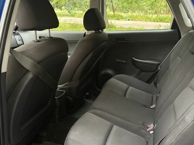 Синий Хендай i30, объемом двигателя 1.4 л и пробегом 223 тыс. км за 2500 $, фото 5 на Automoto.ua