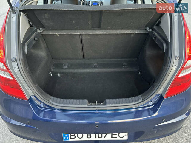 Синий Хендай i30, объемом двигателя 2 л и пробегом 222 тыс. км за 6750 $, фото 5 на Automoto.ua