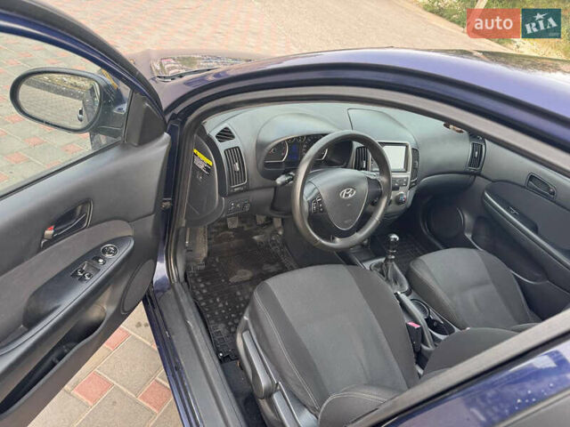 Синий Хендай i30, объемом двигателя 1.4 л и пробегом 260 тыс. км за 4450 $, фото 8 на Automoto.ua