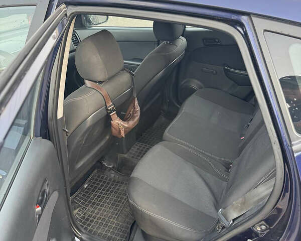 Синий Хендай i30, объемом двигателя 1.4 л и пробегом 260 тыс. км за 4450 $, фото 9 на Automoto.ua