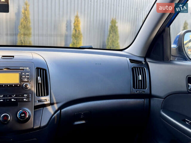 Синий Хендай i30, объемом двигателя 1.6 л и пробегом 192 тыс. км за 7800 $, фото 42 на Automoto.ua