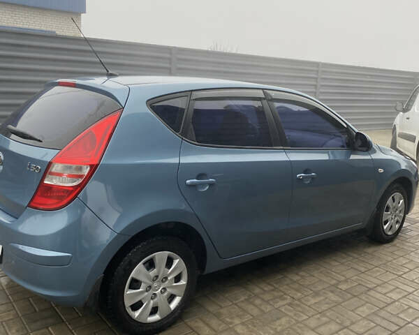 Синий Хендай i30, объемом двигателя 1.4 л и пробегом 194 тыс. км за 5500 $, фото 4 на Automoto.ua