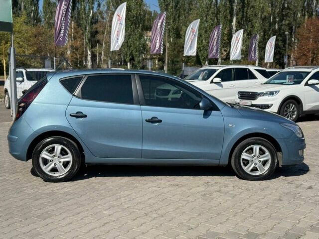 Синий Хендай i30, объемом двигателя 1.6 л и пробегом 213 тыс. км за 6900 $, фото 7 на Automoto.ua