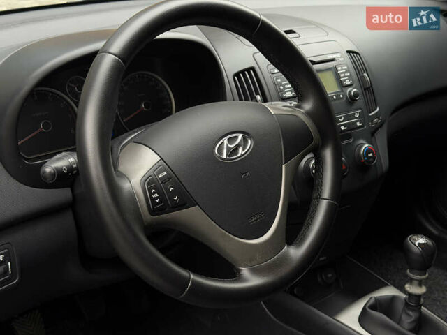 Синий Хендай i30, объемом двигателя 1.4 л и пробегом 191 тыс. км за 6200 $, фото 79 на Automoto.ua