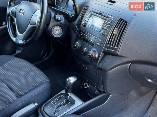 Синий Хендай i30, объемом двигателя 1.6 л и пробегом 192 тыс. км за 7800 $, фото 34 на Automoto.ua