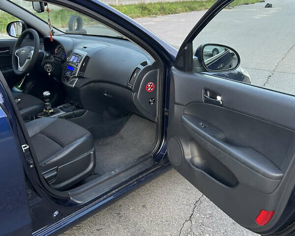 Синий Хендай i30, объемом двигателя 2 л и пробегом 222 тыс. км за 6750 $, фото 9 на Automoto.ua
