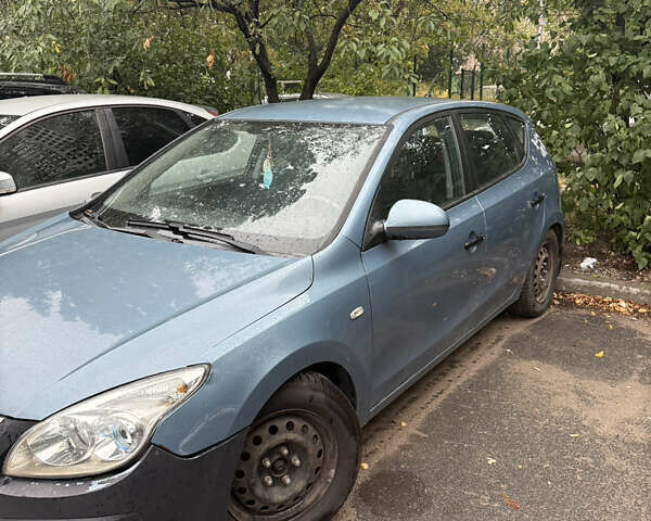 Синий Хендай i30, объемом двигателя 1.4 л и пробегом 124 тыс. км за 4500 $, фото 2 на Automoto.ua