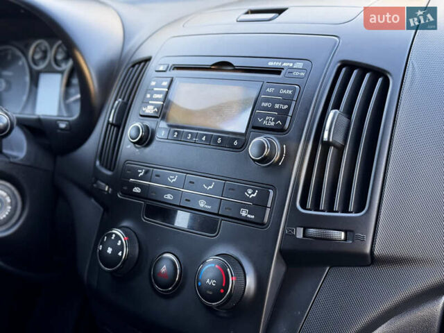 Синий Хендай i30, объемом двигателя 1.6 л и пробегом 192 тыс. км за 7800 $, фото 36 на Automoto.ua