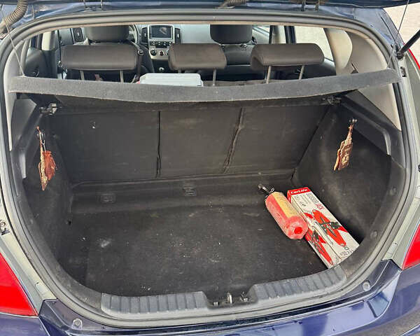 Синий Хендай i30, объемом двигателя 1.4 л и пробегом 260 тыс. км за 4450 $, фото 11 на Automoto.ua