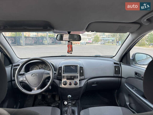 Синий Хендай i30, объемом двигателя 1.4 л и пробегом 260 тыс. км за 4450 $, фото 12 на Automoto.ua
