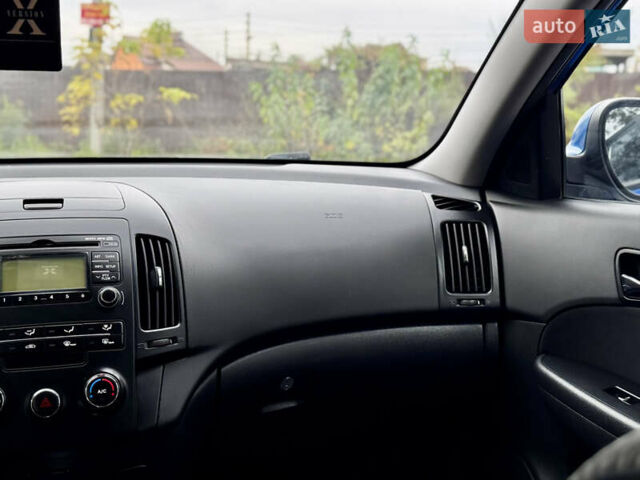 Синий Хендай i30, объемом двигателя 1.6 л и пробегом 189 тыс. км за 7900 $, фото 47 на Automoto.ua