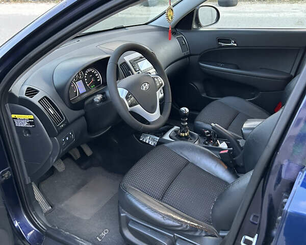 Синий Хендай i30, объемом двигателя 2 л и пробегом 222 тыс. км за 6750 $, фото 8 на Automoto.ua