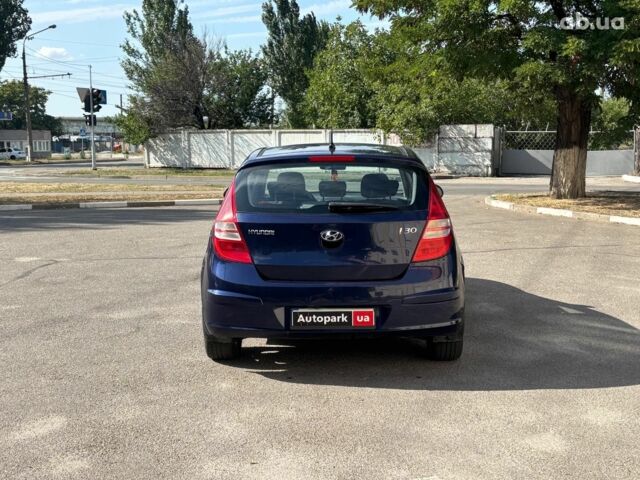 Синий Хендай i30, объемом двигателя 1.4 л и пробегом 265 тыс. км за 5350 $, фото 3 на Automoto.ua