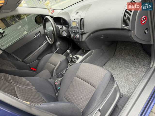 Синий Хендай i30, объемом двигателя 1.4 л и пробегом 191 тыс. км за 6200 $, фото 94 на Automoto.ua