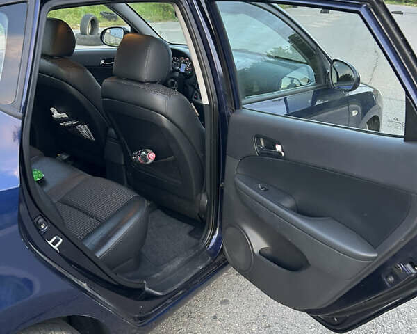 Синий Хендай i30, объемом двигателя 2 л и пробегом 222 тыс. км за 6750 $, фото 10 на Automoto.ua
