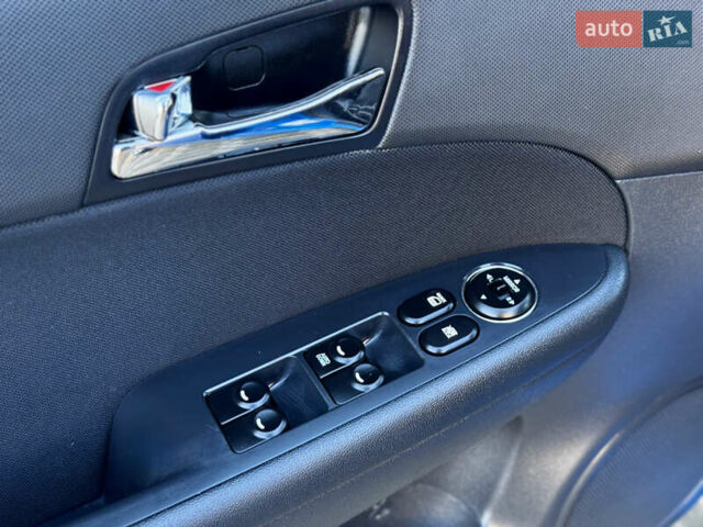 Синий Хендай i30, объемом двигателя 1.6 л и пробегом 192 тыс. км за 7800 $, фото 28 на Automoto.ua