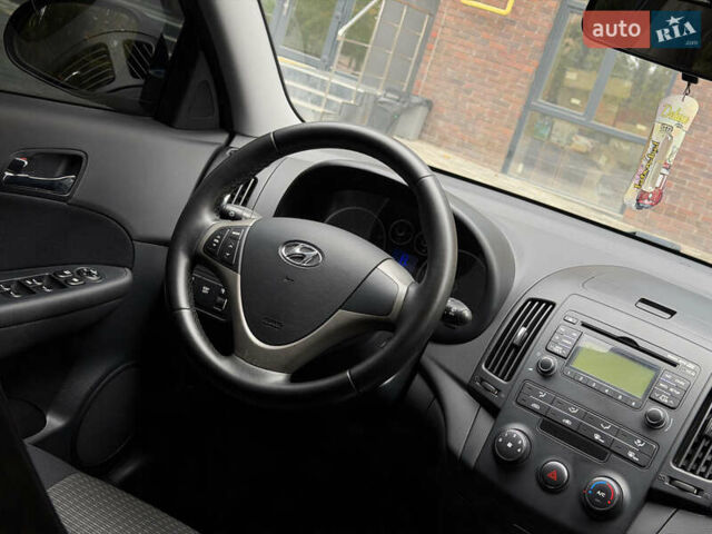 Синий Хендай i30, объемом двигателя 1.4 л и пробегом 191 тыс. км за 6200 $, фото 92 на Automoto.ua