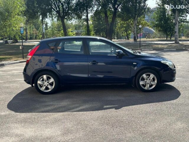 Синий Хендай i30, объемом двигателя 1.4 л и пробегом 265 тыс. км за 5350 $, фото 4 на Automoto.ua