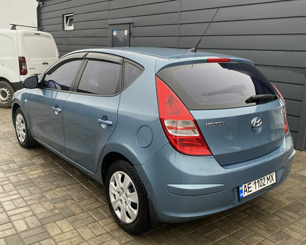 Синий Хендай i30, объемом двигателя 1.4 л и пробегом 194 тыс. км за 5500 $, фото 5 на Automoto.ua