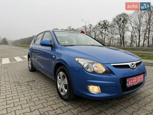 Синий Хендай i30, объемом двигателя 1.4 л и пробегом 235 тыс. км за 6350 $, фото 2 на Automoto.ua