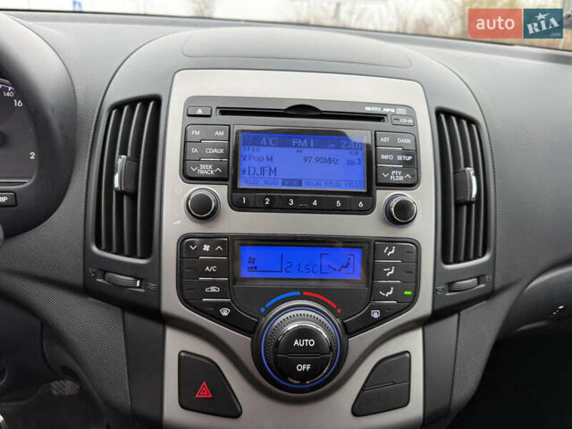 Синий Хендай i30, объемом двигателя 1.4 л и пробегом 235 тыс. км за 6350 $, фото 18 на Automoto.ua