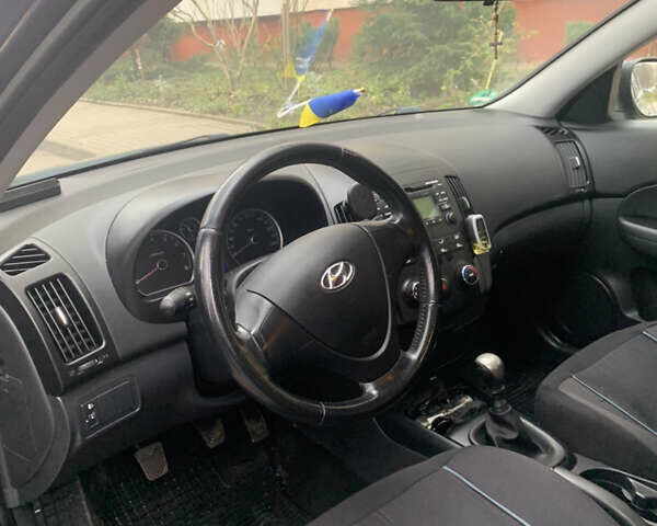 Синий Хендай i30, объемом двигателя 1.4 л и пробегом 212 тыс. км за 5800 $, фото 7 на Automoto.ua
