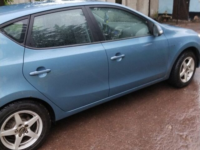 Синий Хендай i30, объемом двигателя 1.6 л и пробегом 280 тыс. км за 4999 $, фото 2 на Automoto.ua