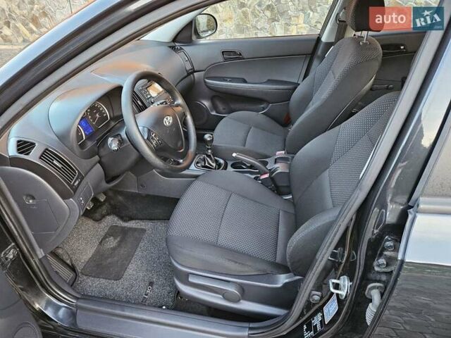 Синий Хендай i30, объемом двигателя 1.4 л и пробегом 184 тыс. км за 5500 $, фото 9 на Automoto.ua