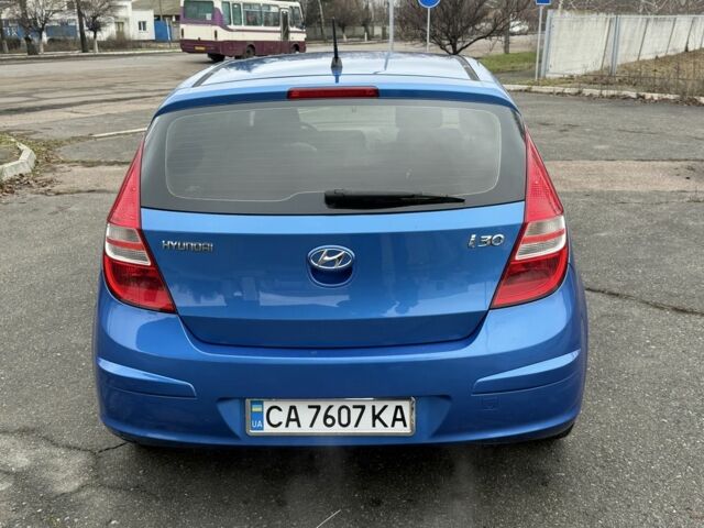 Синий Хендай i30, объемом двигателя 1.4 л и пробегом 200 тыс. км за 4900 $, фото 4 на Automoto.ua
