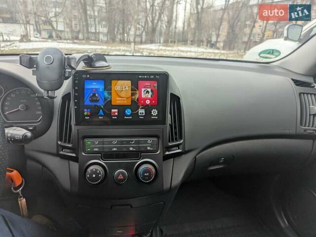 Синий Хендай i30, объемом двигателя 1.4 л и пробегом 220 тыс. км за 6800 $, фото 1 на Automoto.ua