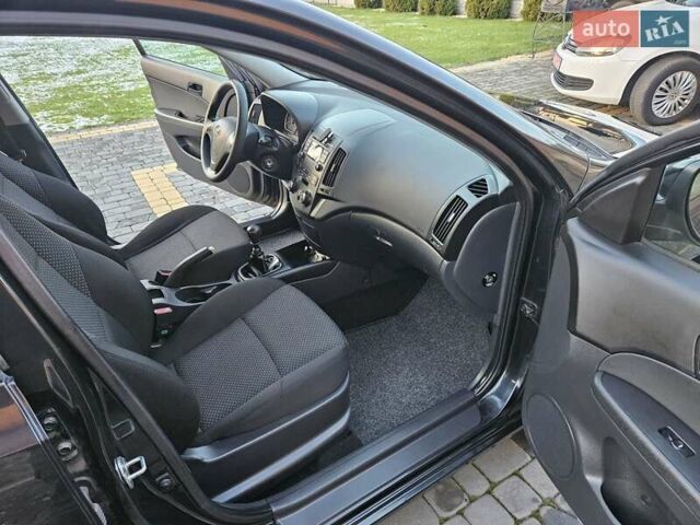 Синий Хендай i30, объемом двигателя 1.4 л и пробегом 184 тыс. км за 5500 $, фото 13 на Automoto.ua