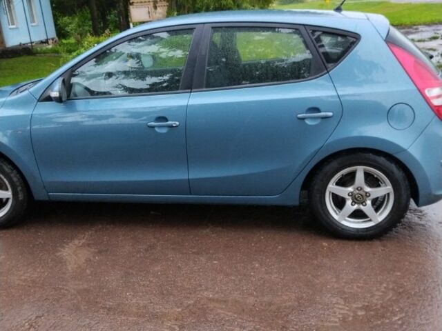 Синий Хендай i30, объемом двигателя 1.6 л и пробегом 280 тыс. км за 4999 $, фото 3 на Automoto.ua