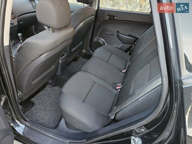 Синий Хендай i30, объемом двигателя 1.4 л и пробегом 184 тыс. км за 5500 $, фото 11 на Automoto.ua