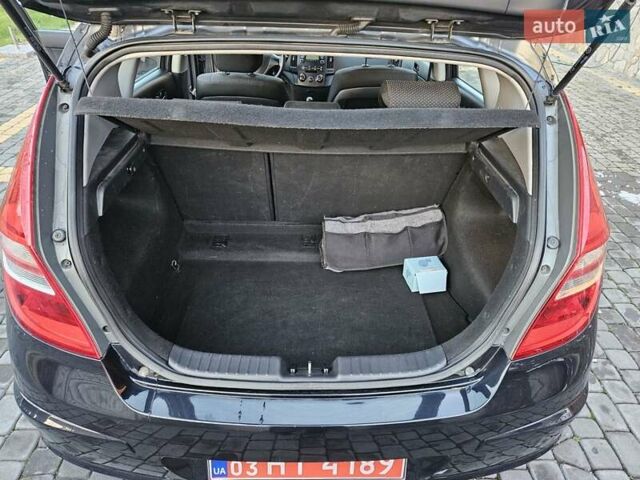 Синий Хендай i30, объемом двигателя 1.4 л и пробегом 184 тыс. км за 5500 $, фото 12 на Automoto.ua