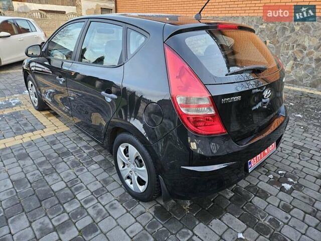 Синий Хендай i30, объемом двигателя 1.4 л и пробегом 184 тыс. км за 5500 $, фото 4 на Automoto.ua