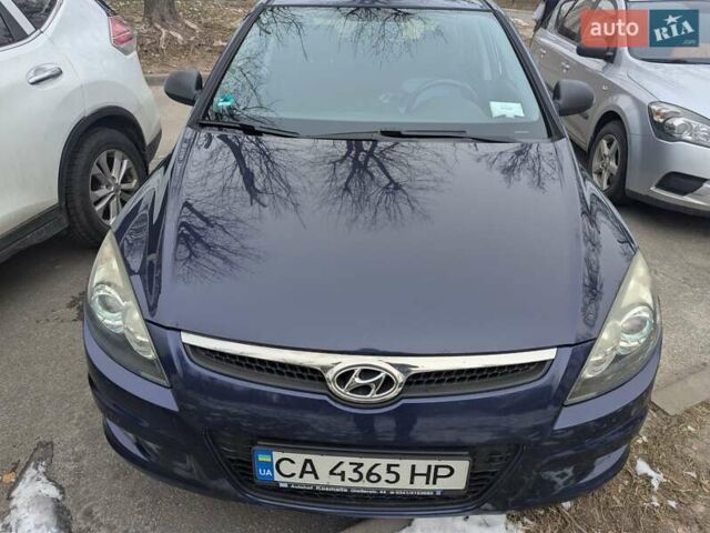Синий Хендай i30, объемом двигателя 1.4 л и пробегом 220 тыс. км за 6800 $, фото 2 на Automoto.ua