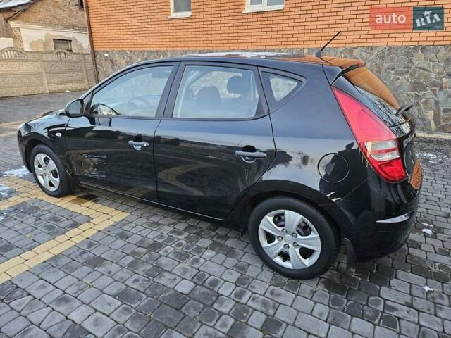 Синий Хендай i30, объемом двигателя 1.4 л и пробегом 184 тыс. км за 5500 $, фото 3 на Automoto.ua