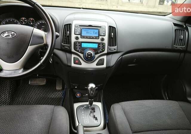 Синий Хендай i30, объемом двигателя 1.59 л и пробегом 104 тыс. км за 8300 $, фото 13 на Automoto.ua