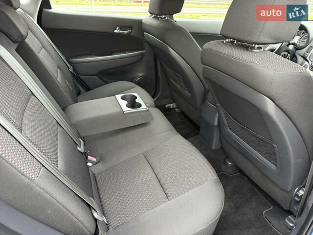 Синий Хендай i30, объемом двигателя 1.4 л и пробегом 235 тыс. км за 6350 $, фото 7 на Automoto.ua