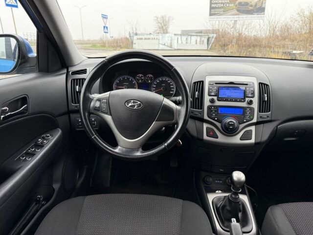 Синий Хендай i30, объемом двигателя 1.4 л и пробегом 235 тыс. км за 6153 $, фото 7 на Automoto.ua