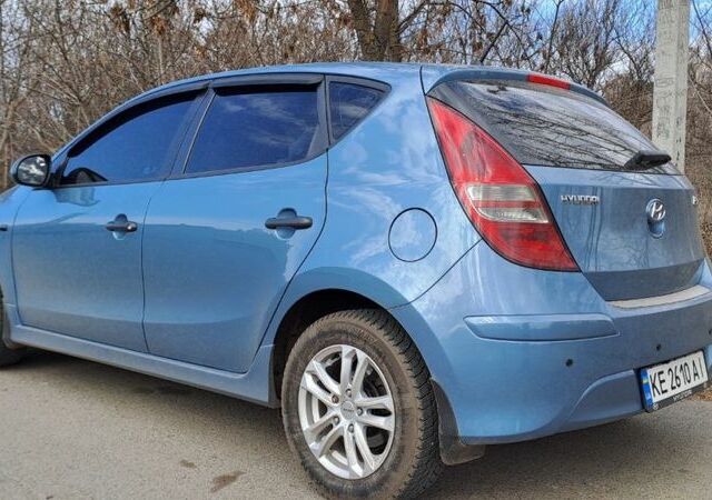 Синий Хендай i30, объемом двигателя 1.6 л и пробегом 133 тыс. км за 7300 $, фото 5 на Automoto.ua